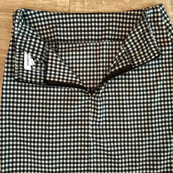 Eyeshadow Plaid Double Slit Mini Skirt with zipper back. Size 1 ๐ด - Picture 3 of 4